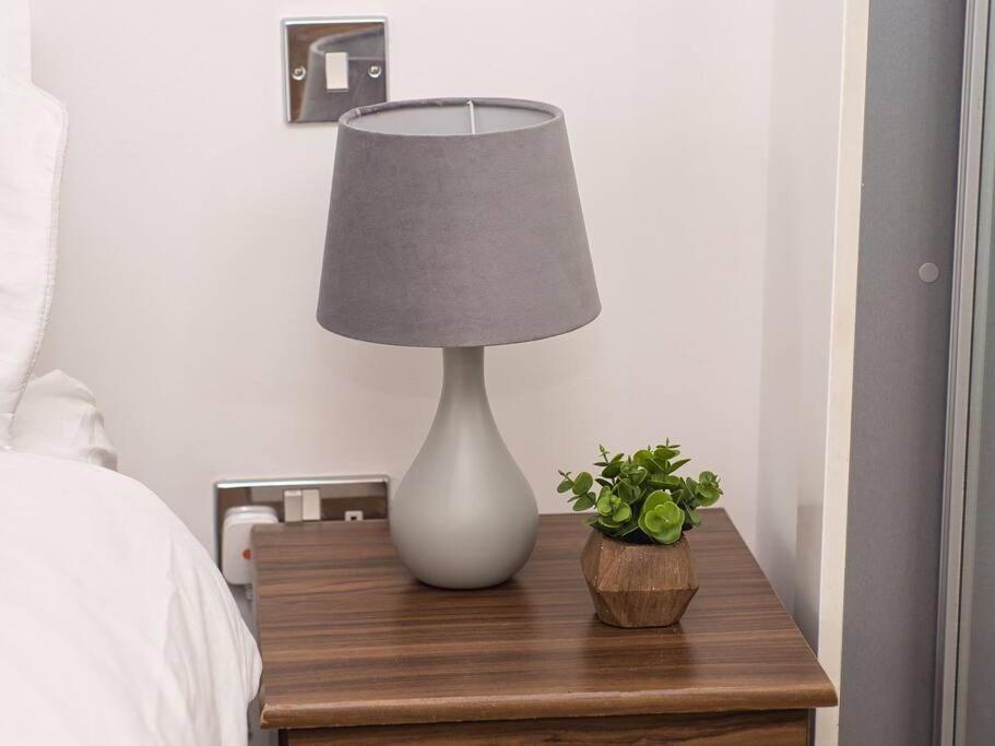 Lovely 1 Bedroom Apartment - Bham City Centre Birmingham Buitenkant foto